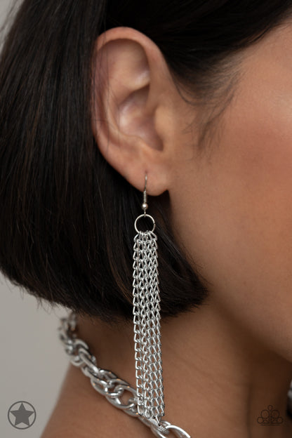 SCARFed for Attention - Silver - Dazzling Diamonds 